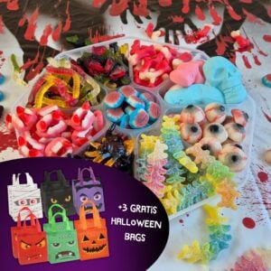 Un immense plateau d&#39;Halloween XL rempli de friandises savoureuses et effrayantes. Préparez-vous à une surprise terrifiante !